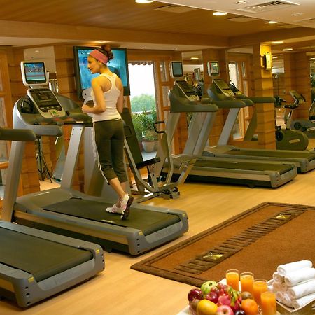 Jaypee Vasant Continental Hotel New Delhi Exterior photo A treadmill in a gym