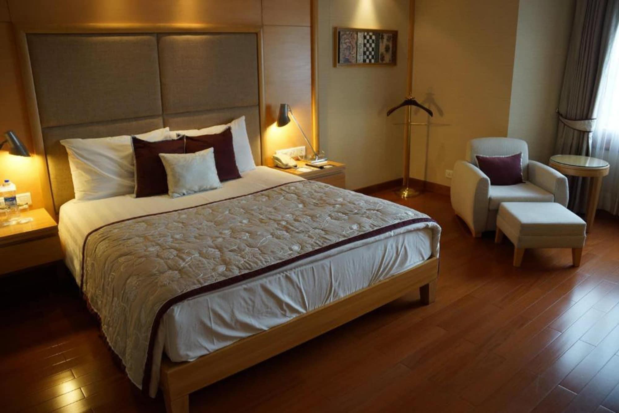 Jaypee Vasant Continental Hotel New Delhi Exterior photo A room at the hotel