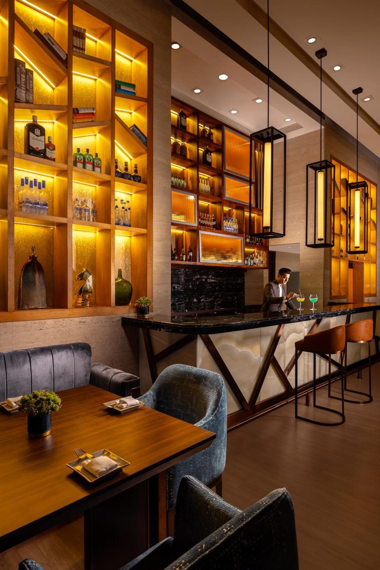 Jaypee Vasant Continental Hotel New Delhi Exterior photo The Bar