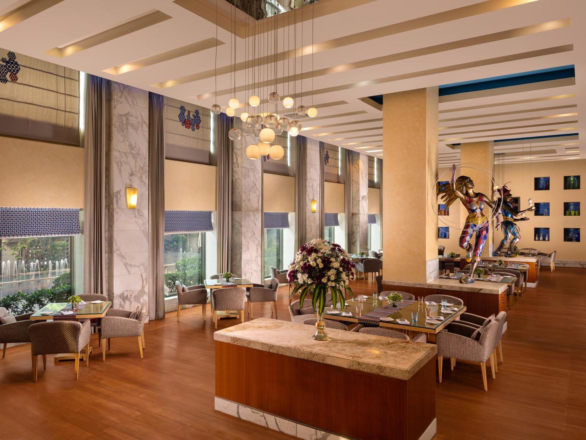 Jaypee Vasant Continental Hotel New Delhi Exterior photo The restaurant