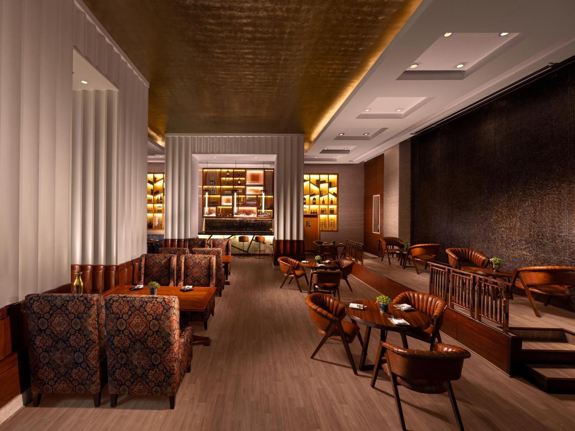Jaypee Vasant Continental Hotel New Delhi Exterior photo The interior of the restaurant