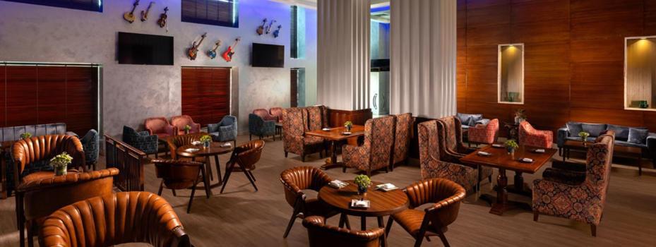 Jaypee Vasant Continental Hotel New Delhi Exterior photo The lounge at the airport