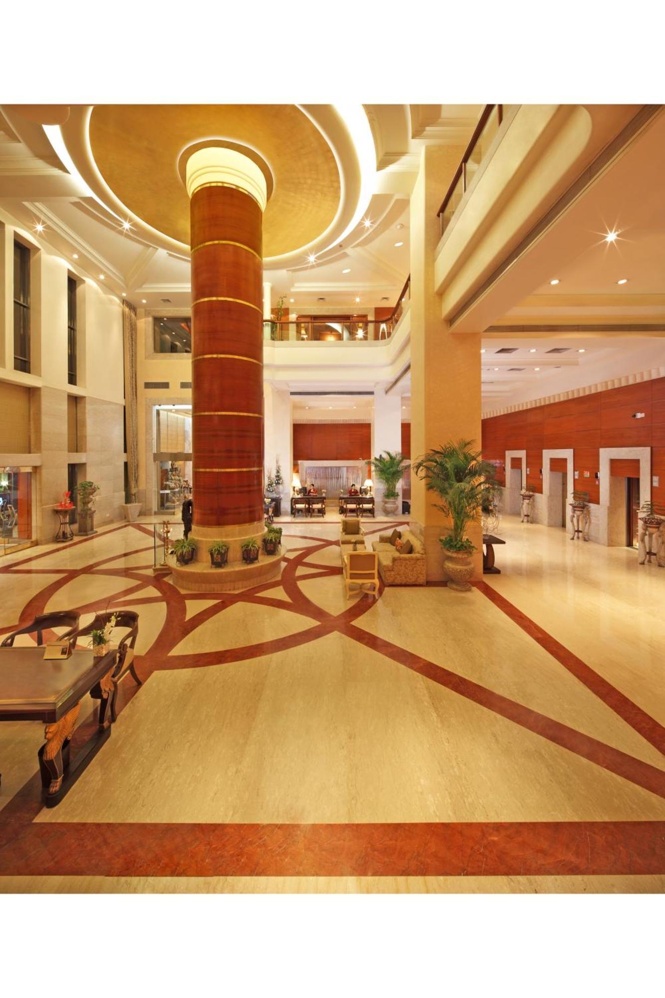 Jaypee Vasant Continental Hotel New Delhi Exterior photo The lobby of the hotel