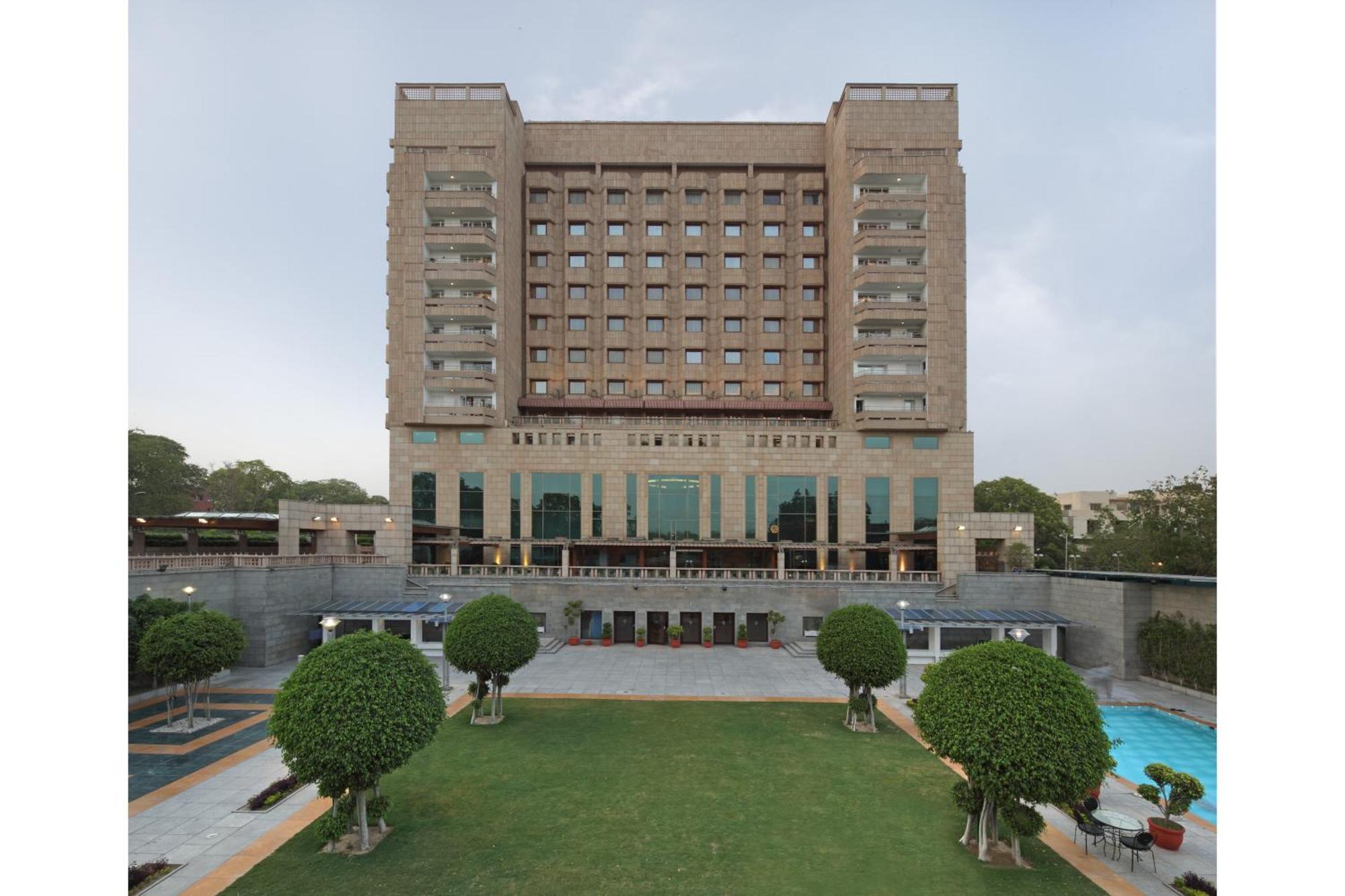 Jaypee Vasant Continental Hotel New Delhi Exterior photo The Leela Palace, New Delhi