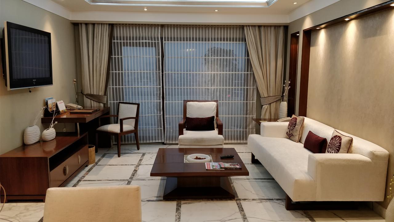 Jaypee Vasant Continental Hotel New Delhi Exterior photo A living room in a luxury apartment
