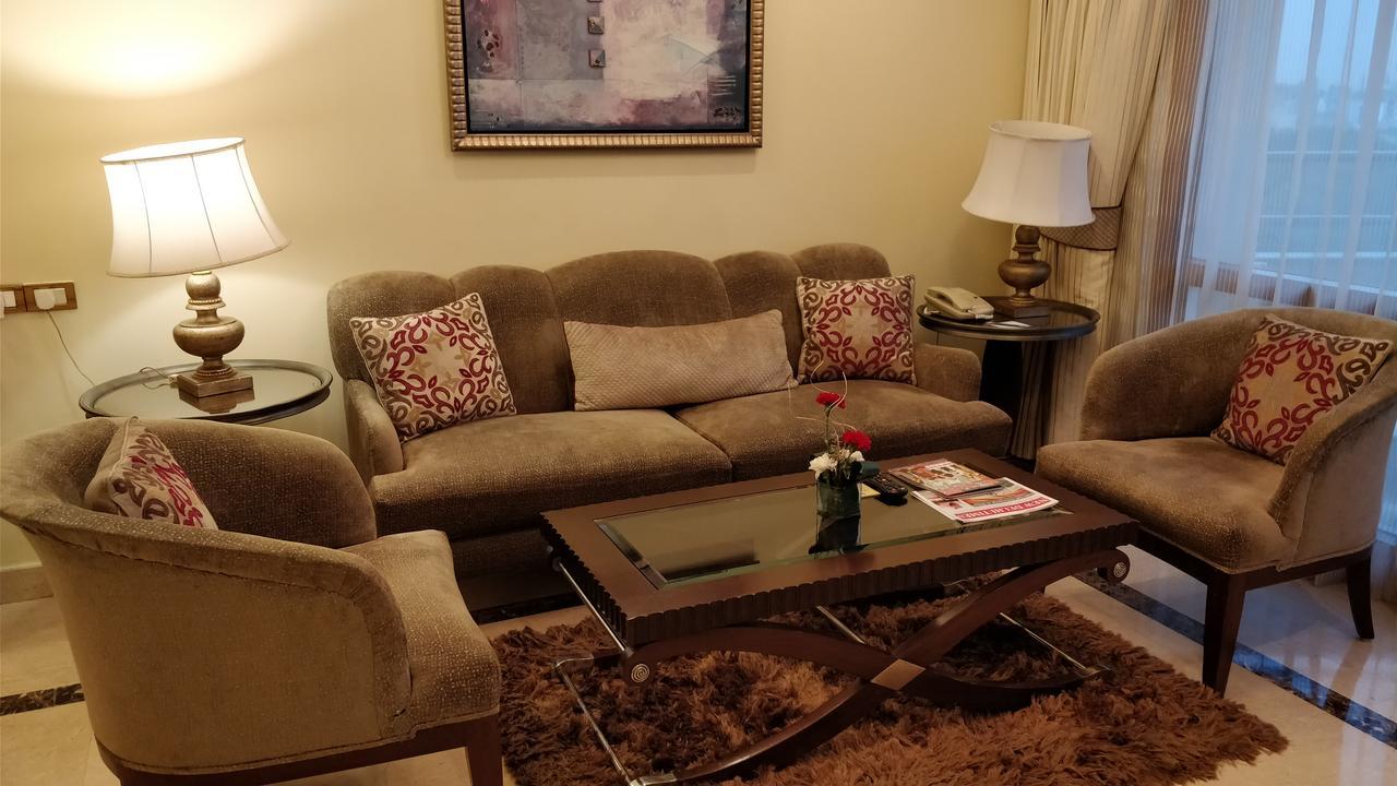 Jaypee Vasant Continental Hotel New Delhi Exterior photo A living room in a hotel suite