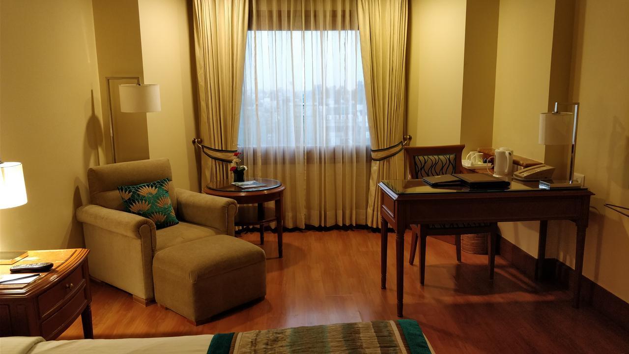 Jaypee Vasant Continental Hotel New Delhi Exterior photo A room at the Taj Bengal