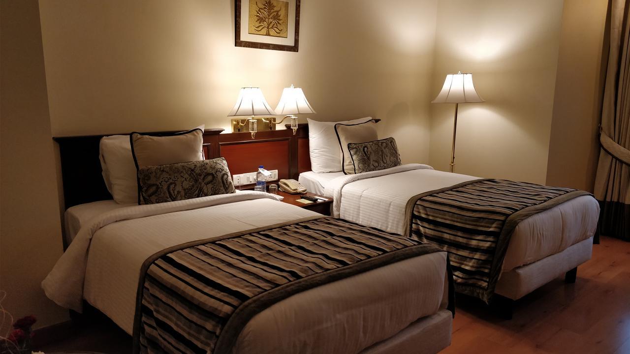 Jaypee Vasant Continental Hotel New Delhi Exterior photo A room at the Taj Bengal