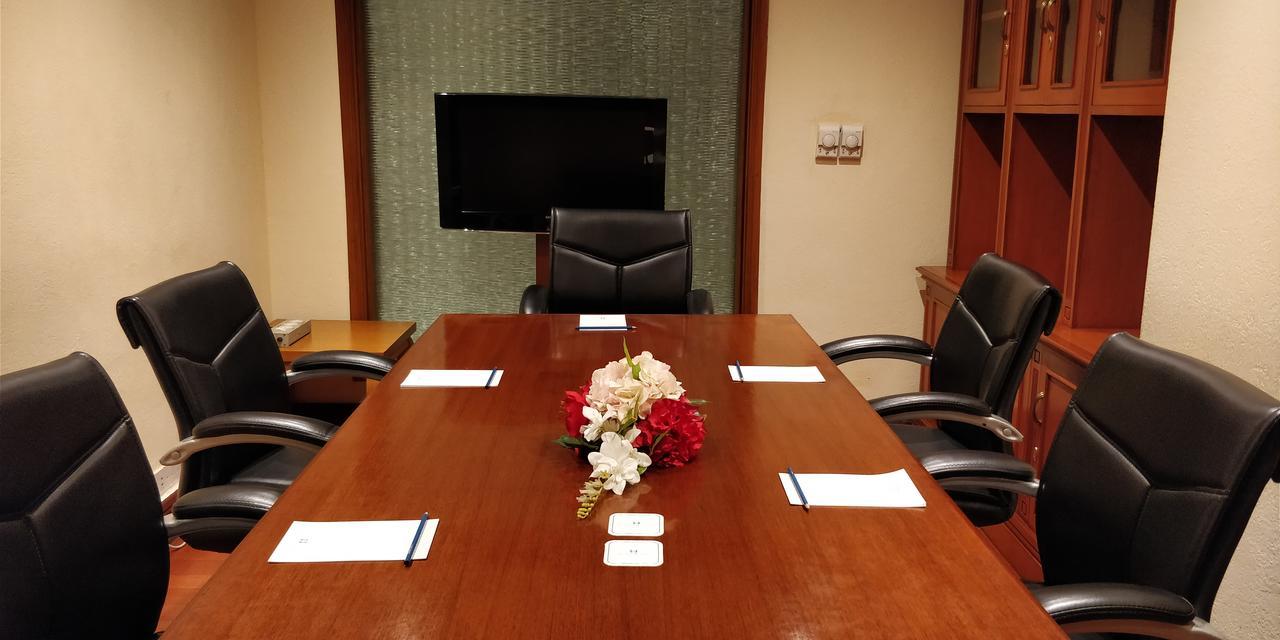 Jaypee Vasant Continental Hotel New Delhi Exterior photo The boardroom of the National University of Ireland, Galway