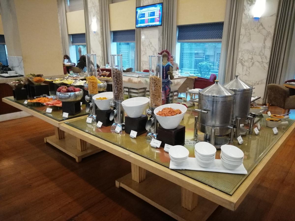 Jaypee Vasant Continental Hotel New Delhi Exterior photo A buffet at a hotel